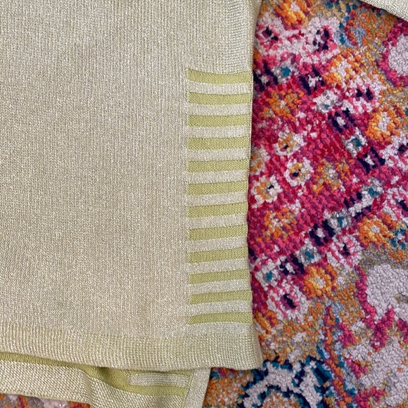 EUC Chico’s Shimmer Side Ribbed Pullover Sweater size 1 (medium) - Picture 4 of 4